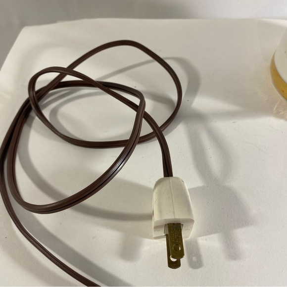 Set of 2 Vintage Boudoir Vanity Lamps Porcelain Parisian Man & Woman Figurines - Picture 16 of 16